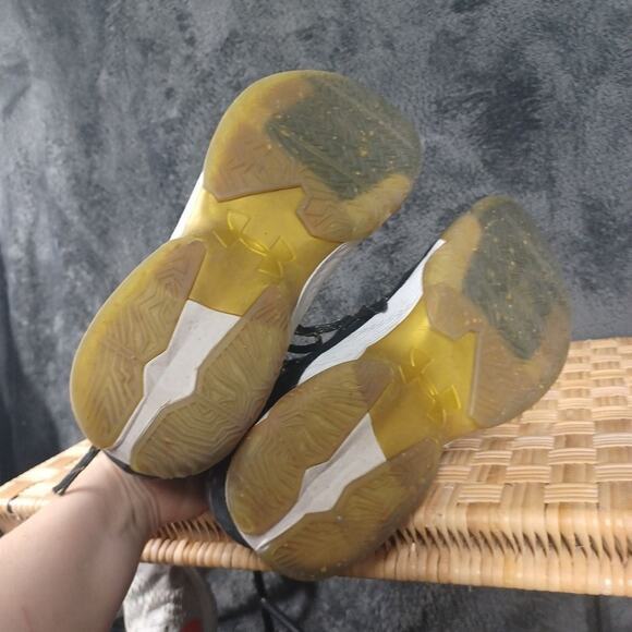 Athletic_Shoes